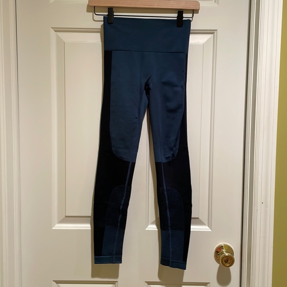 Joy Lab Cut Out Work Out Set - Size XS (Leggings & Bra)